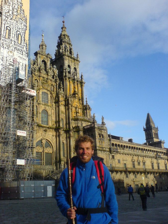 Christoph vor der Kathedrale in Santiago am Ziel des Jakobswegs