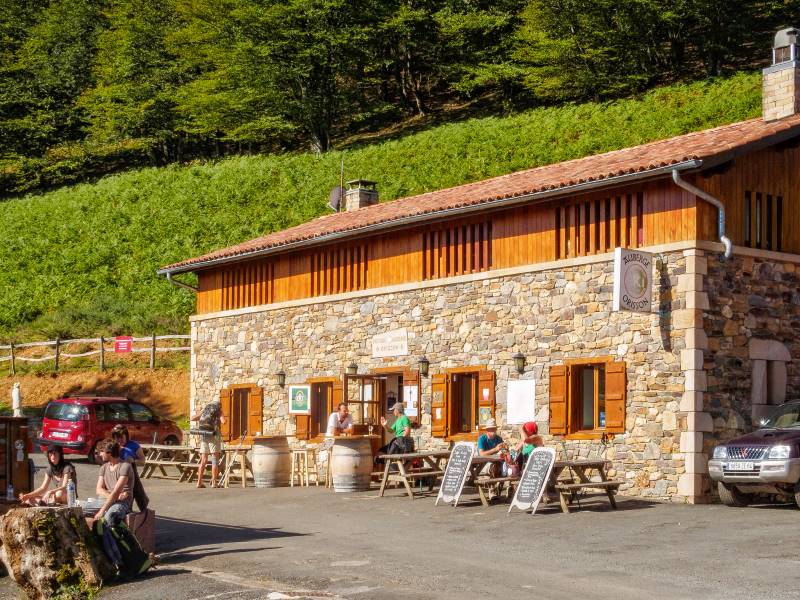 Blick auf eine Pilgerunterkunft am Camino Francés